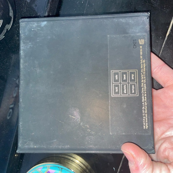 Tarte the Tartiest pro glow blush and highlight pallet - Picture 3 of 3